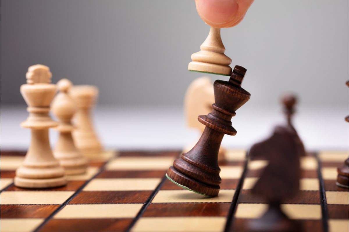 Pawn defeating king